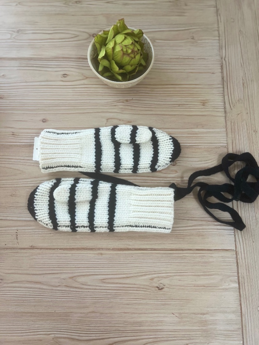 Rag & Bone Sam Mittens NWT Ivory Navy Striped Lambswool Mittens